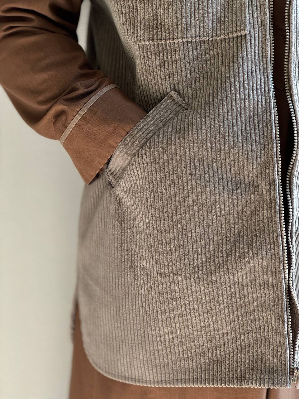 PRÉCOMMANDE - Gilet Velours marron à Capuche – Élégance éthique & Modernité HAQQAN